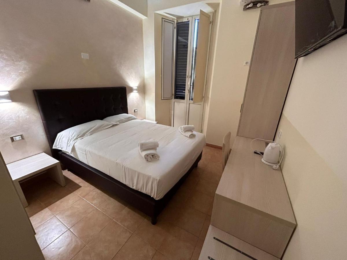 Conte Guesthouse Rome Bagian luar foto